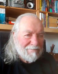 Alter Jungserzieher erzieht schlanke Jungs wie sie es wollen und steht solventen Eltern behilflich zur Seite